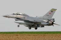 0502_87-0002_F-16D_TuAF.jpg